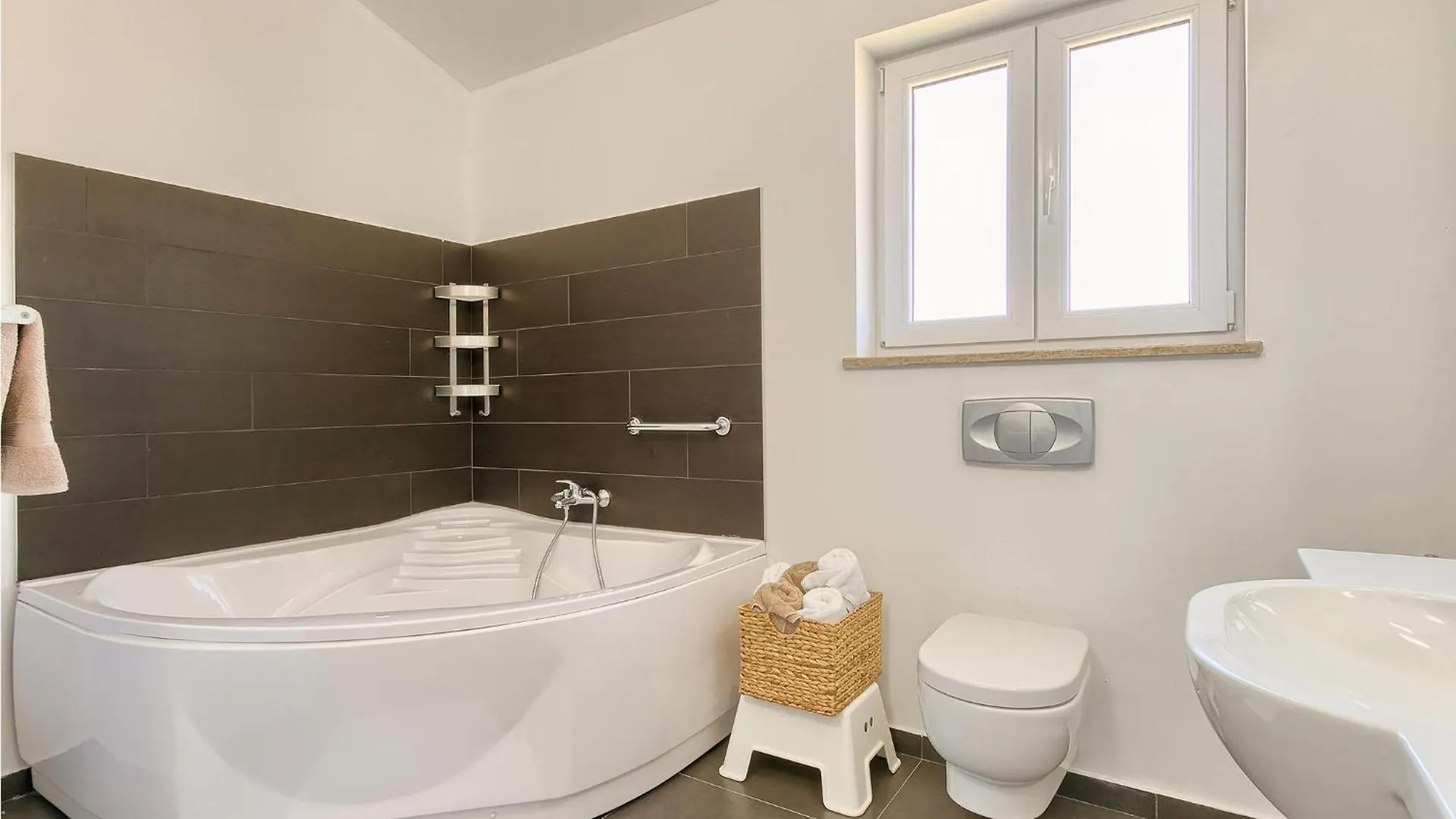 Stunning Home In Naselje Muzini With Sauna Tomisici Holiday home